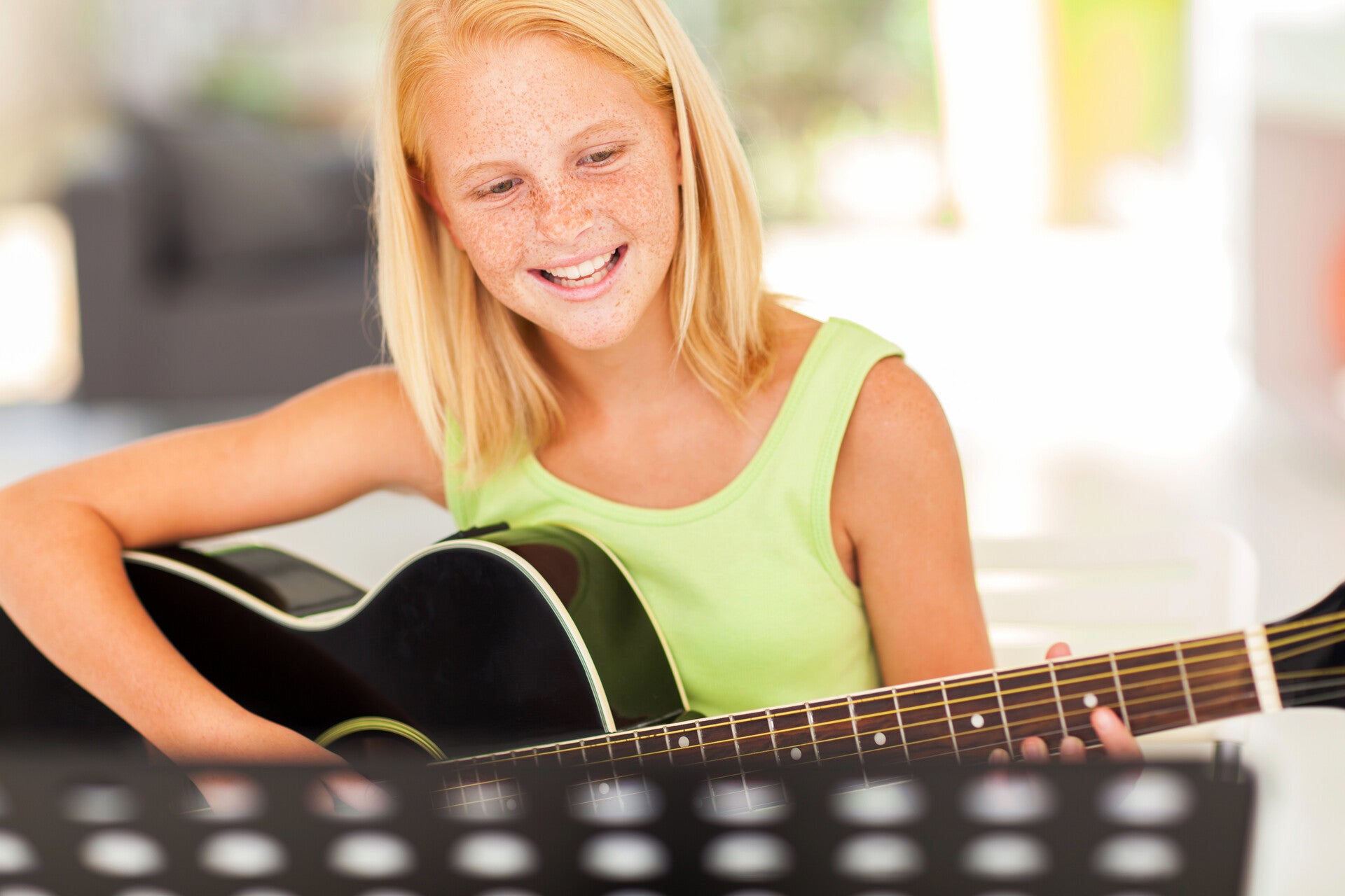 ¿Puedes aprender a tocar la guitarra como autodidacta?