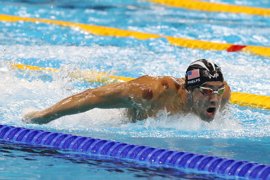 Michael Phelps nadando en su mejor momento del día