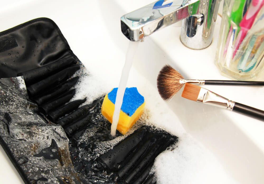 Modo de limpiar las brochas de maquillaje